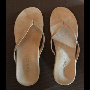 New Listing! Vionic Corfu Flip-Flops